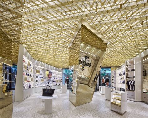 Versace Wows Bal Harbour Shops!